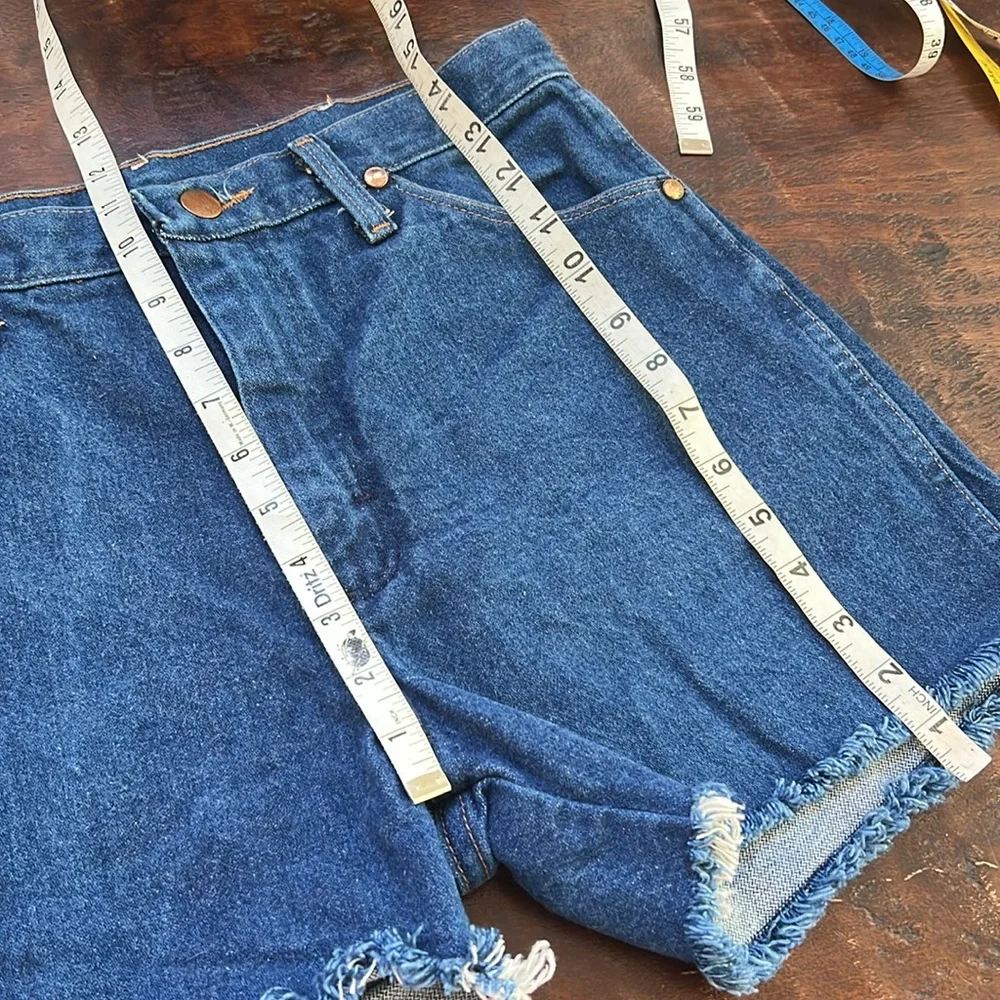 WRANGLER 13MWZ Cut Off Denim Jean Shorts Size 32 90s High Rise Regular Fit - Picture 8 of 9